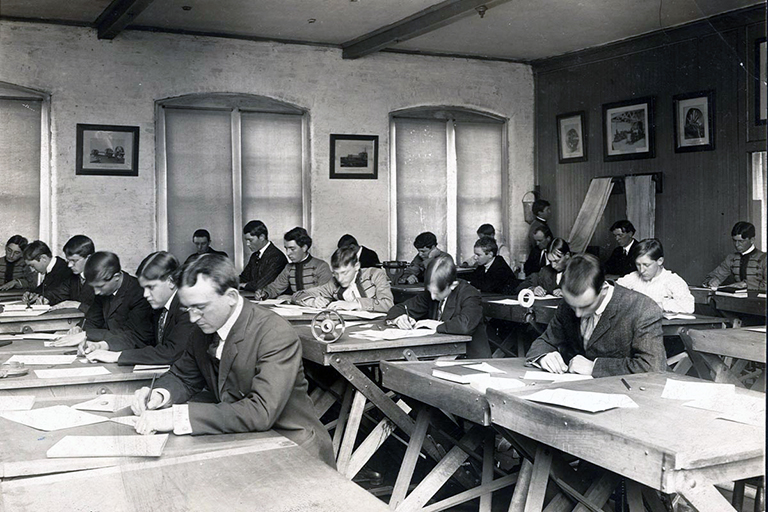 1895 students drawing class